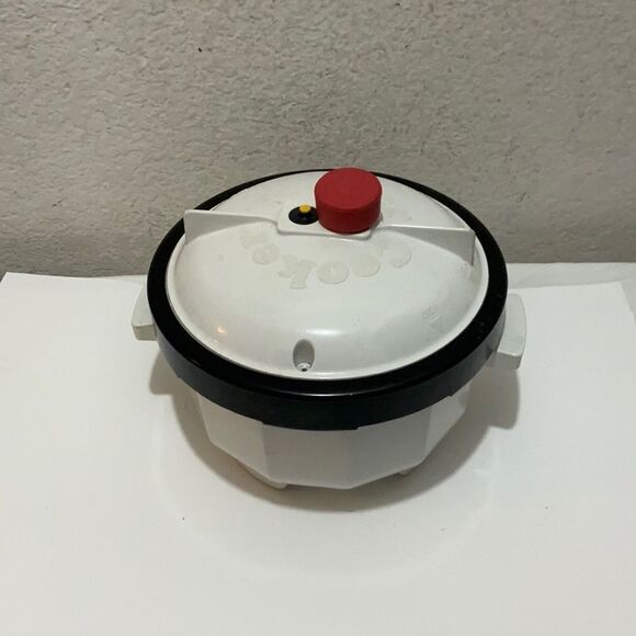 Nordic Ware · Tender Cooker 2.5 qt - Picture 5 of 7